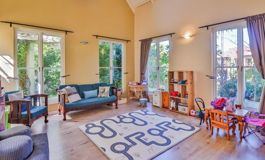 5 Bedroom Property for Sale in Fairway Heights Western Cape